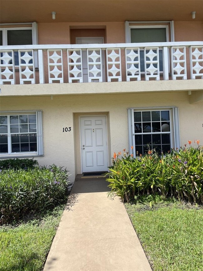 Building Photo - 1640 NW 19th Terrace Unit 103