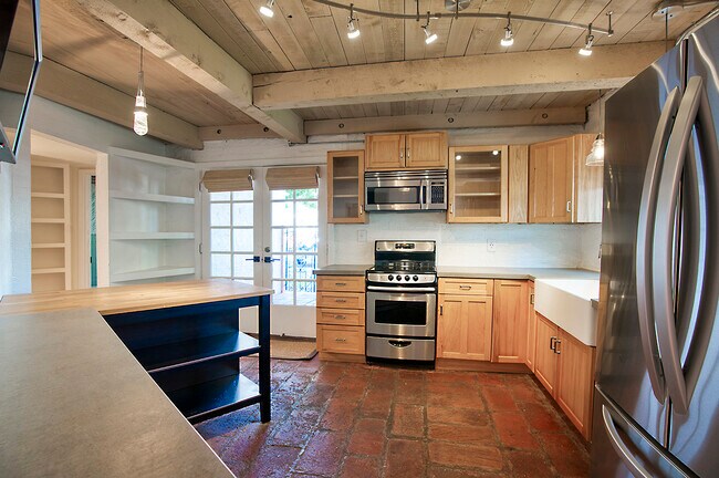 Photo - 6840 E 2nd St Unidad 10