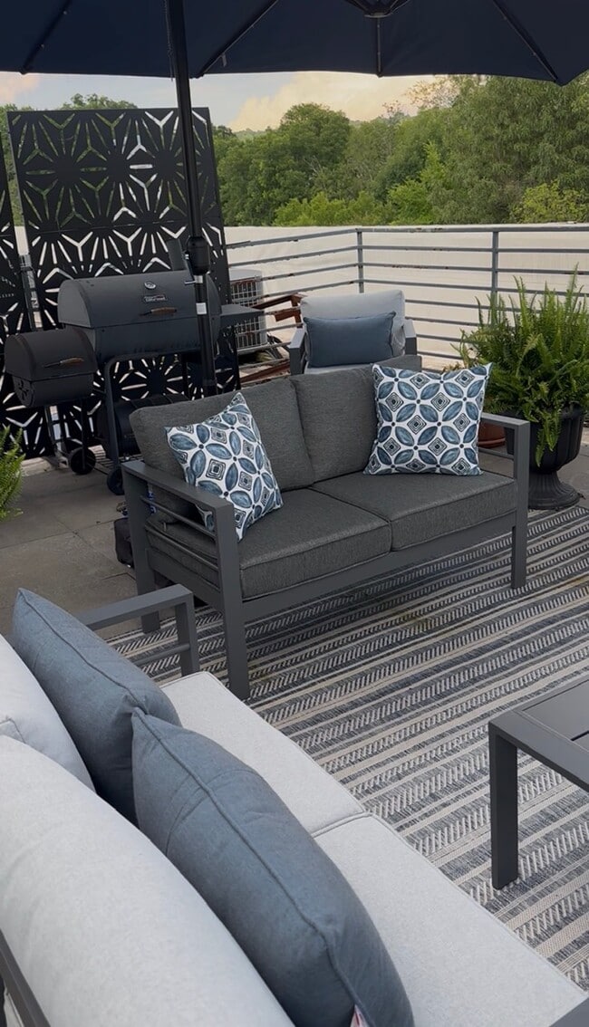 2BR, 2 1/2BA Penthouse Unit 312 Private Rooftop Patio - The 700
