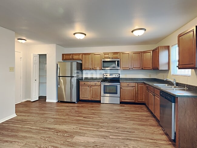 Photo - 1413 Dowell St