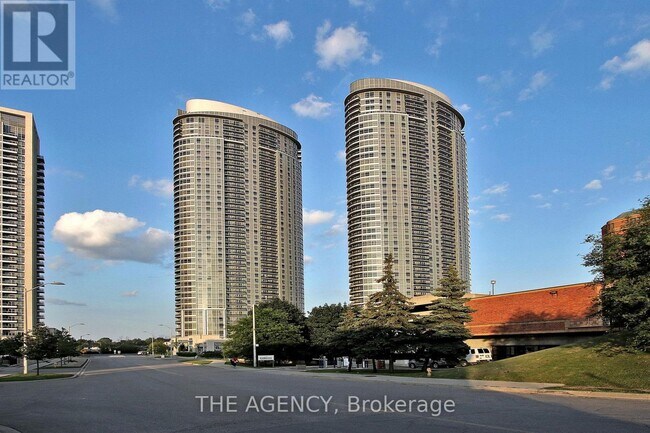 Photo - 135 Village Green Square Unité 1015