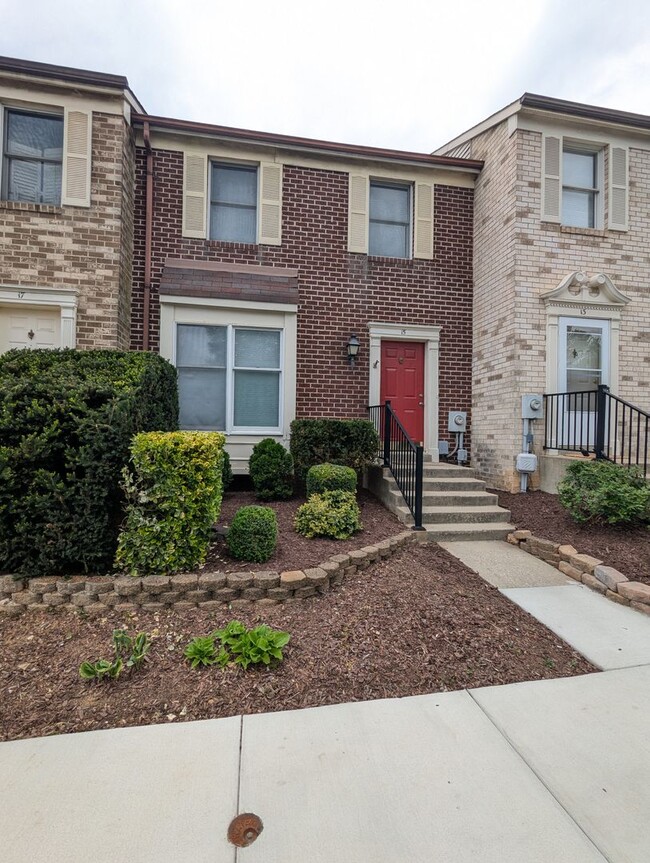 Beautifully maintained townhouse in Freder... - Beautifully maintained townhouse in Freder...