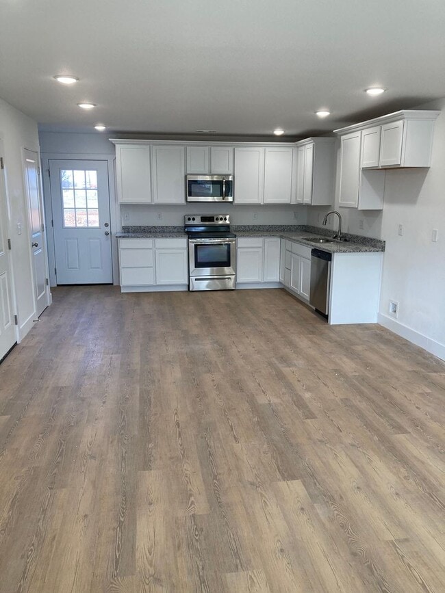 Photo - 3 Bedroom, 2.5 Bath New Duplex!