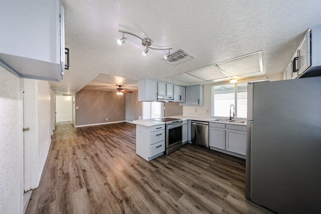 Photo - 408 W Oraibi Dr