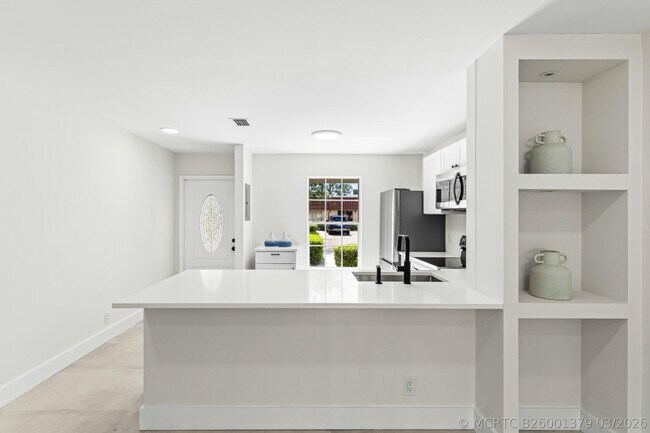 Photo - 733 Nantucket Cir