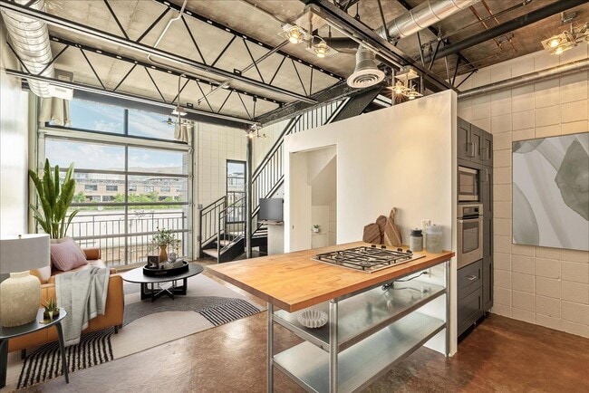 Building Photo - 360 W Broadway Unit #417 Rental