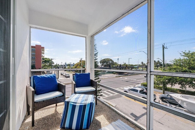 Building Photo - 2301 NE 14th Street Causeway Unit 306W