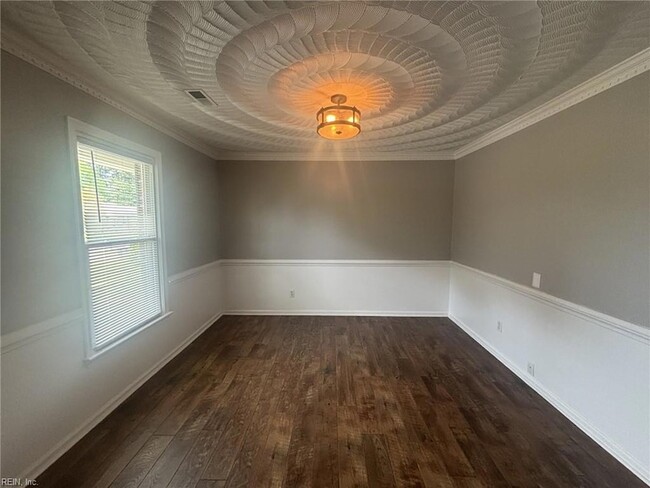 Photo - 605 Treemont Ct