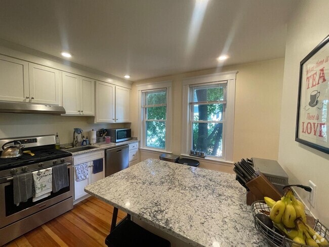 Building Photo - 24 Ashland St Unit 2 Rental