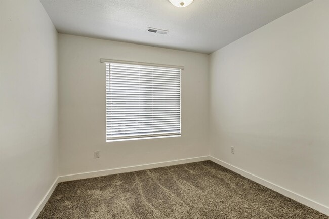 Photo - 869 S Brubaker Way