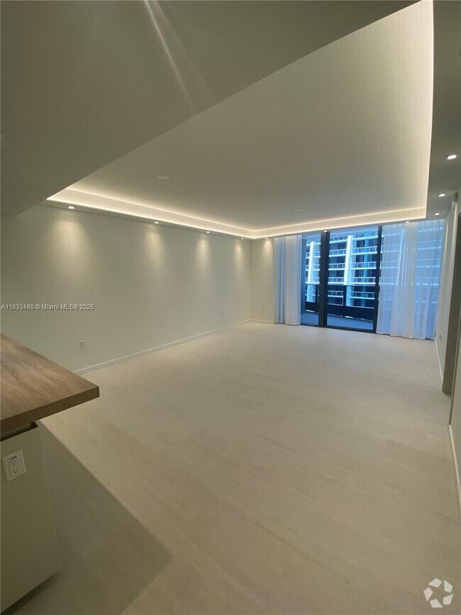 Building Photo - 1000 Brickell Plaza Unit 2707 Rental