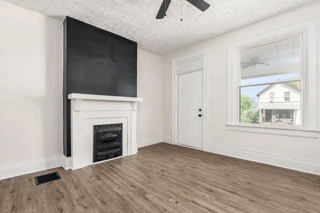 Photo - 975-977 Miller Ave