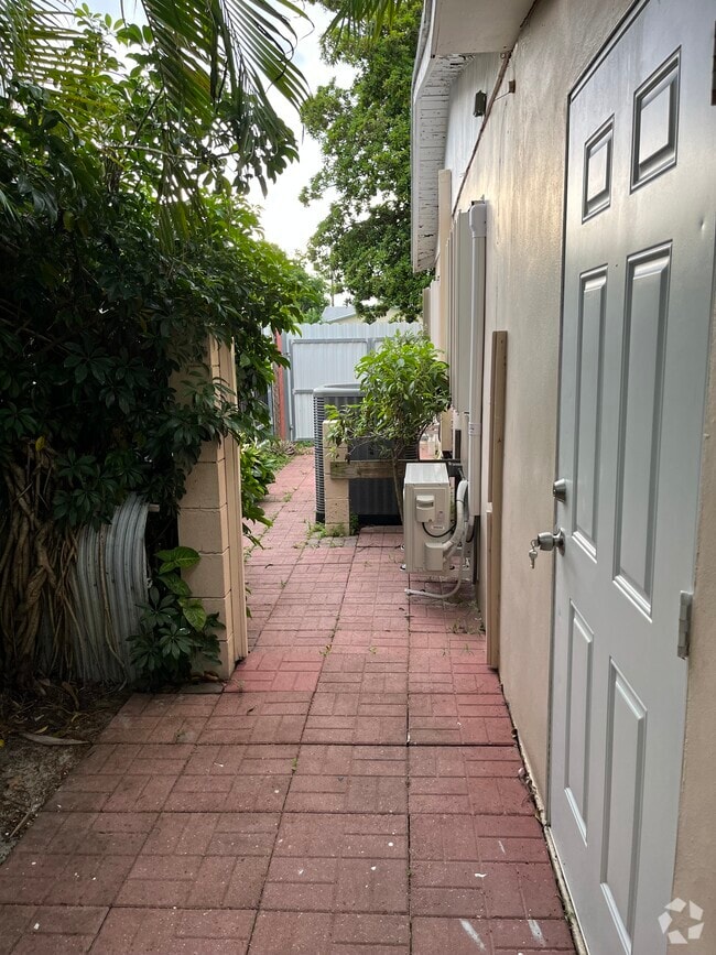 Building Photo - 17301 NW 53rd Ct Unit A Rental