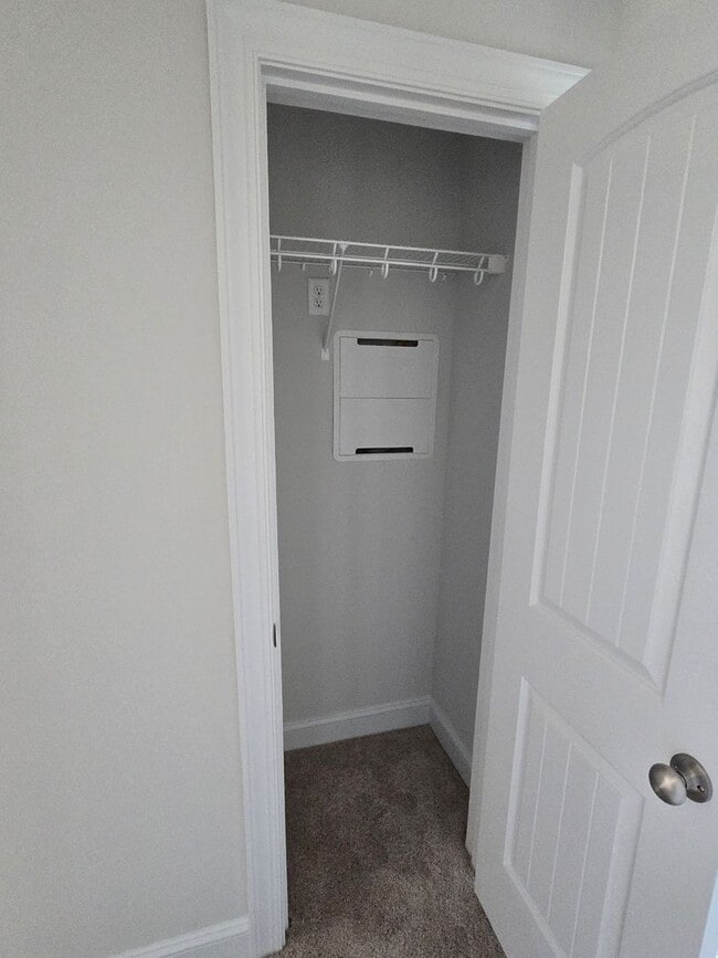 Photo - 918 Uplands Ln