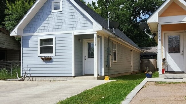 Building Photo - Adorable 2 Bed 1 Bath Home