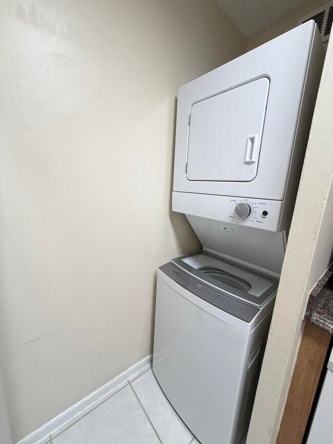 Photo - 9980 Twin Lakes Dr Unidad 35-C