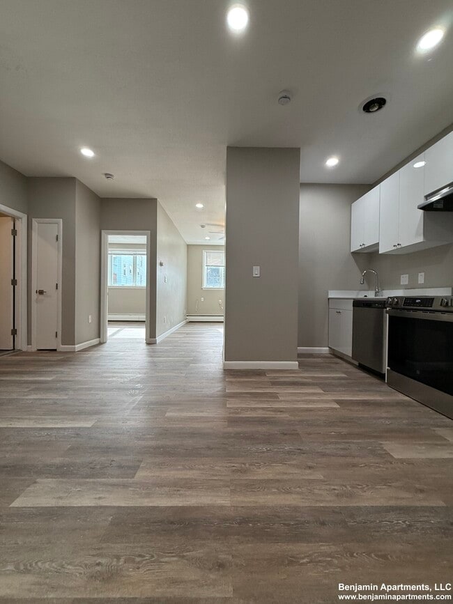 Building Photo - 50 Evergreen St Unit 14