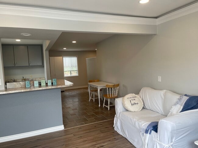 Photo - 3713 Rosehedge Dr Unit One Bedroom Apartment