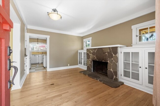 Photo - 255 Grant St