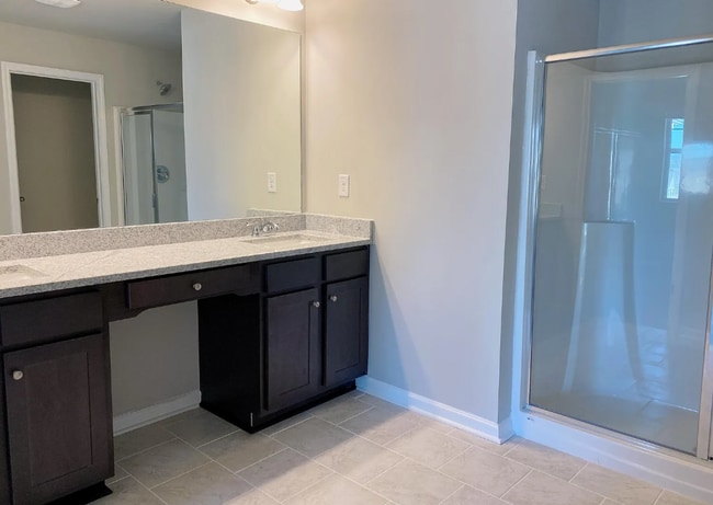 Photo - 3 BEDROOM TOWNHOME IN OAKWOOD!