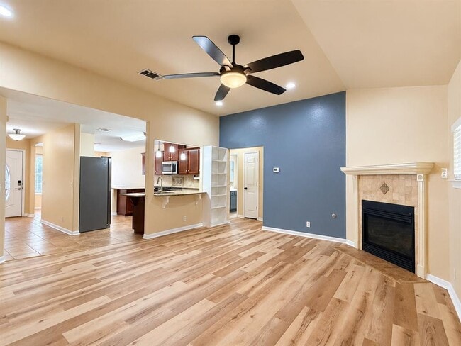 807 Hilltop Dr