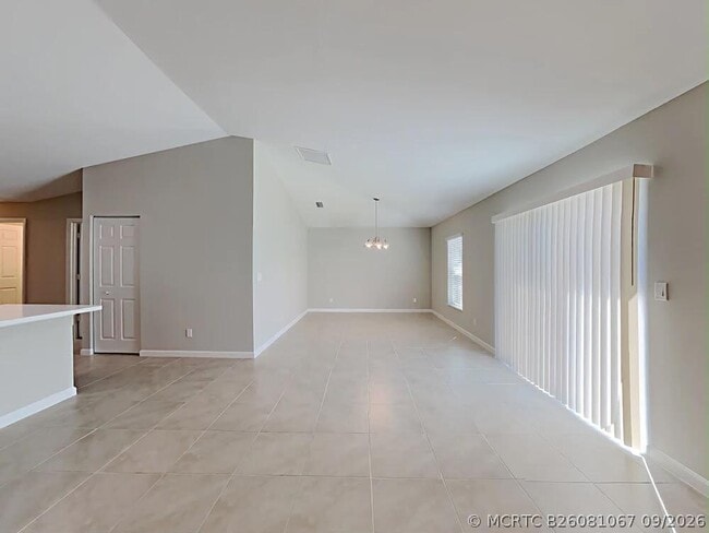 715 Campo Ln