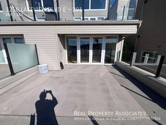 Photo - 1210 LAKEVIEW Blvd E Unit 201