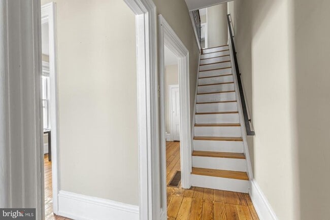 Photo - 4703 Sheldon St