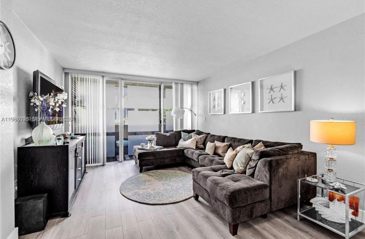 Photo - 830 NW 87th Ave