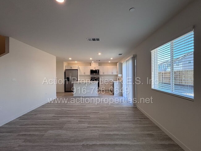 Photo - Amoruso Ranch Roseville: Brand new Solar DR Horton 4 Bedroom 2.5 Bath, Open Floor Plan,