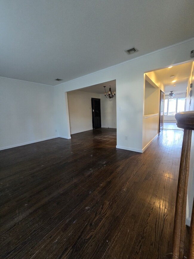 Photo - 382 Amherst Rd