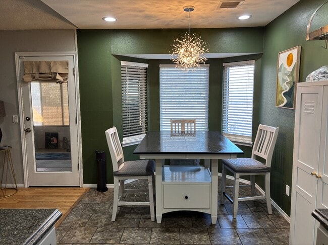 Photo - 3114 S Maple Pl