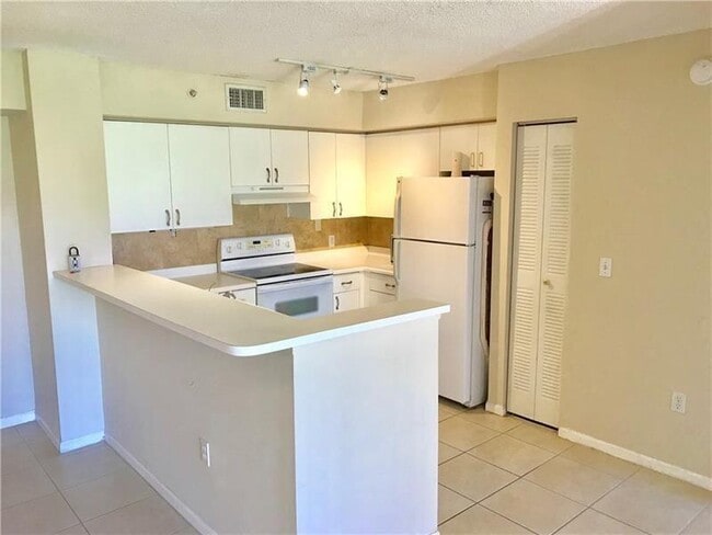 Building Photo - 7864 Sonoma Springs Cir Unit 104