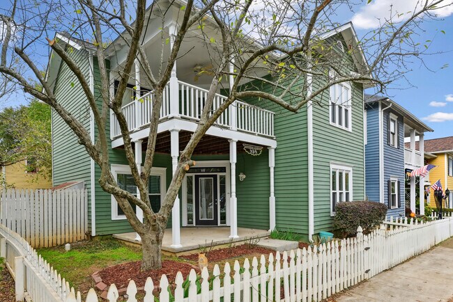 Photo - 439 Grant St SE