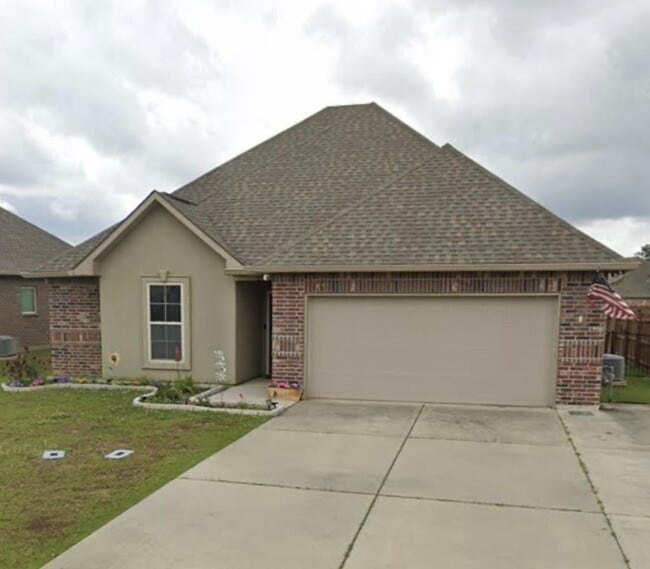 Building Photo - 16901 Desmare St