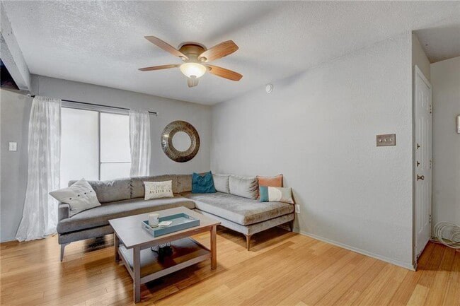 Building Photo - 3627 Menchaca Rd Unit 113 Rental