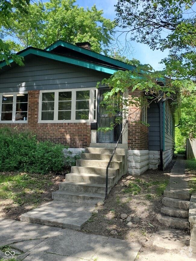 Building Photo - 136 S Johnson Ave Rental