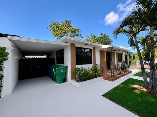 Photo - 910 SW 9th St