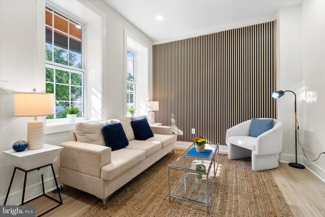 Photo - 1129 8th St NE