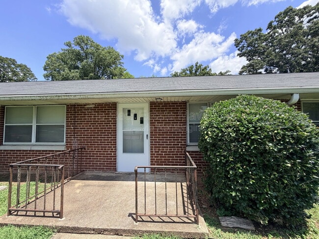 Building Photo - 5601 Belaire Dr Unit D