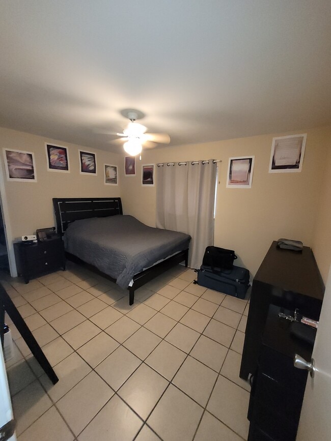 Photo - 230 NE 41st St Unit 3