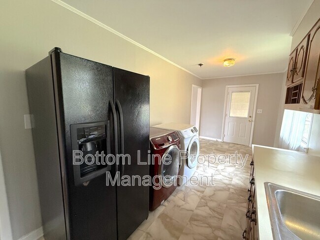 Photo - 5530 Radford Ave