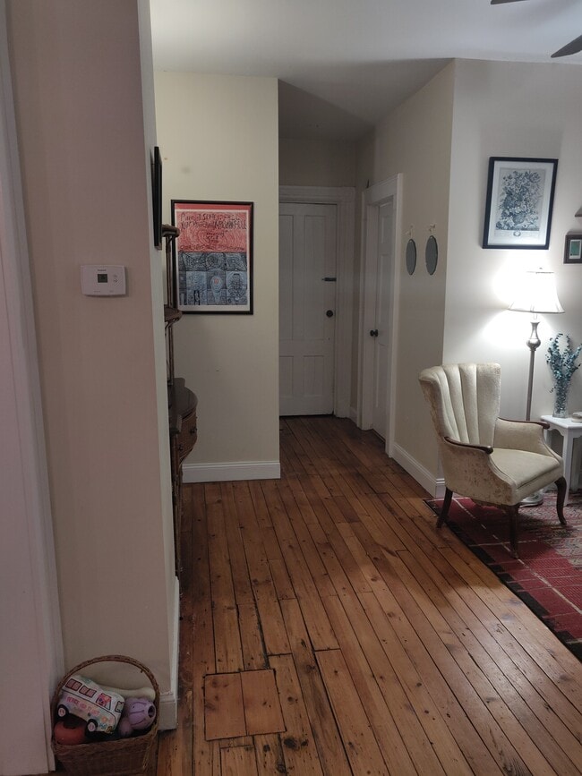 Building Photo - 76 Nash St Unit #1