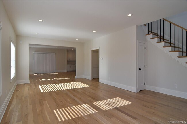 Photo - 5 Madison Pl