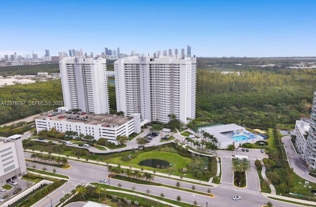 Building Photo - 15051 Royal Oaks Ln Unit 2403