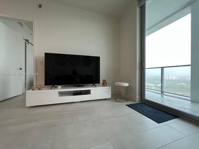 Photo - 2000 Metropica Wy Unit 1105