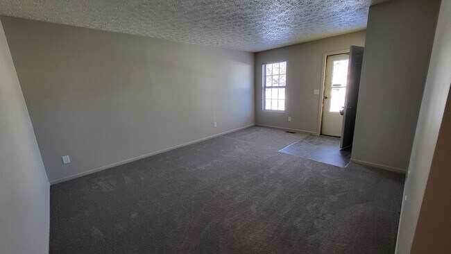 Photo - 3799 Petzinger Rd