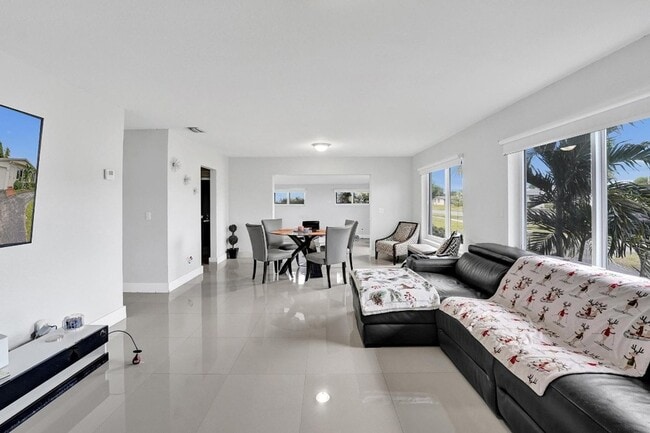 Photo - 3322 McKinley St