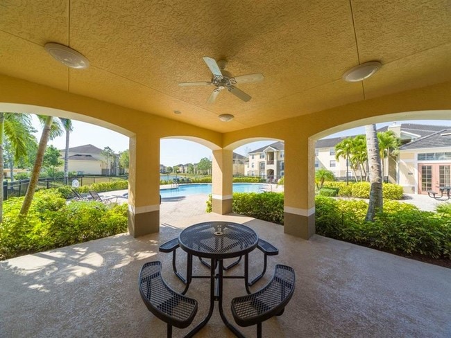 Noah's Landing Apartments Outdoor Pavilion with Picnic Tables