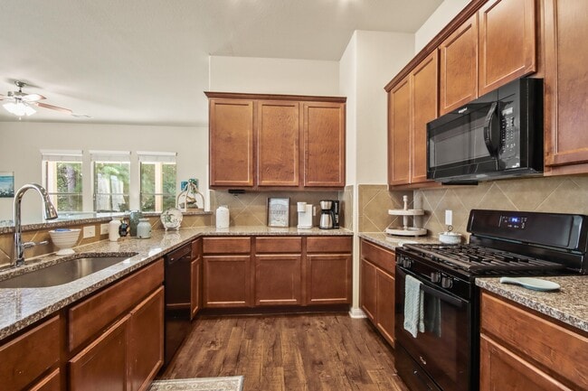 Photo - 122 Magnolia Colony Ct